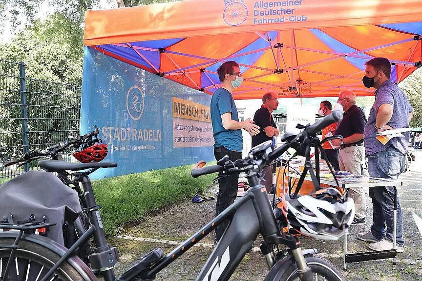 Stand ADFC Solingen Stand ADFC Solingen beim Elektromobilitätstag