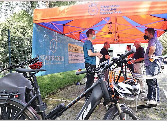 Stand ADFC Solingen beim Elektromobilitätstag