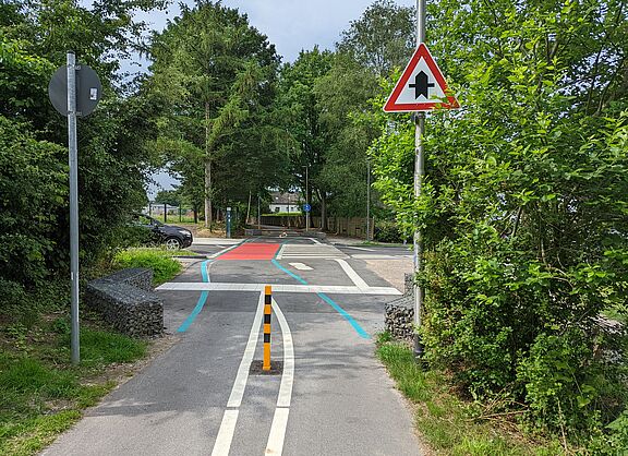 Das Bild zeigt den Übergang Fuhrstraße an der 1. Veloroute Solingens gelegen