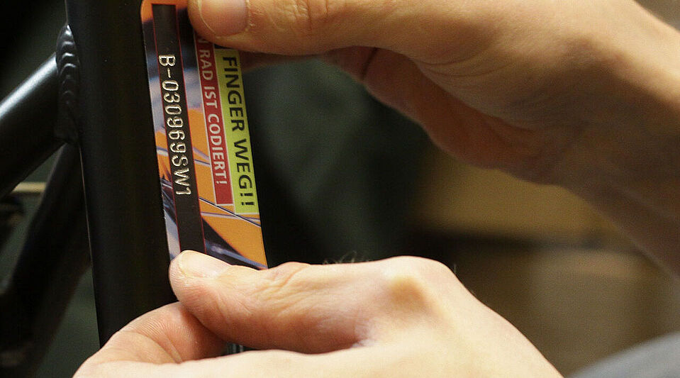 Fahrradcodierung Der Fahrradcode wird u.a. mit einem speziellen Aufkleber am Rahmen befestigt.