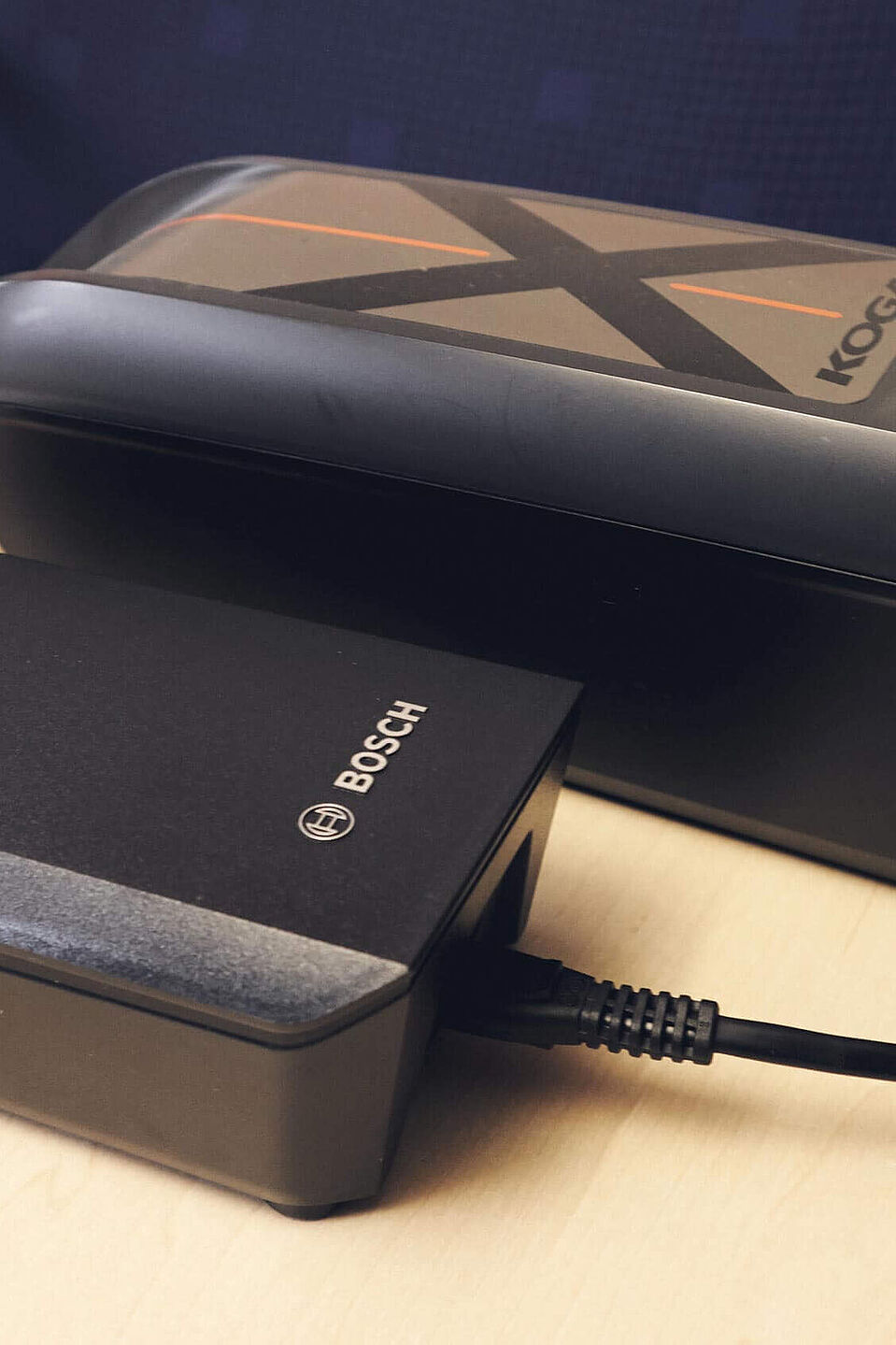 Elektrorad-Akku am Arbeitsplatz aufladen Elektrorad-Akku am Arbeitsplatz aufladen